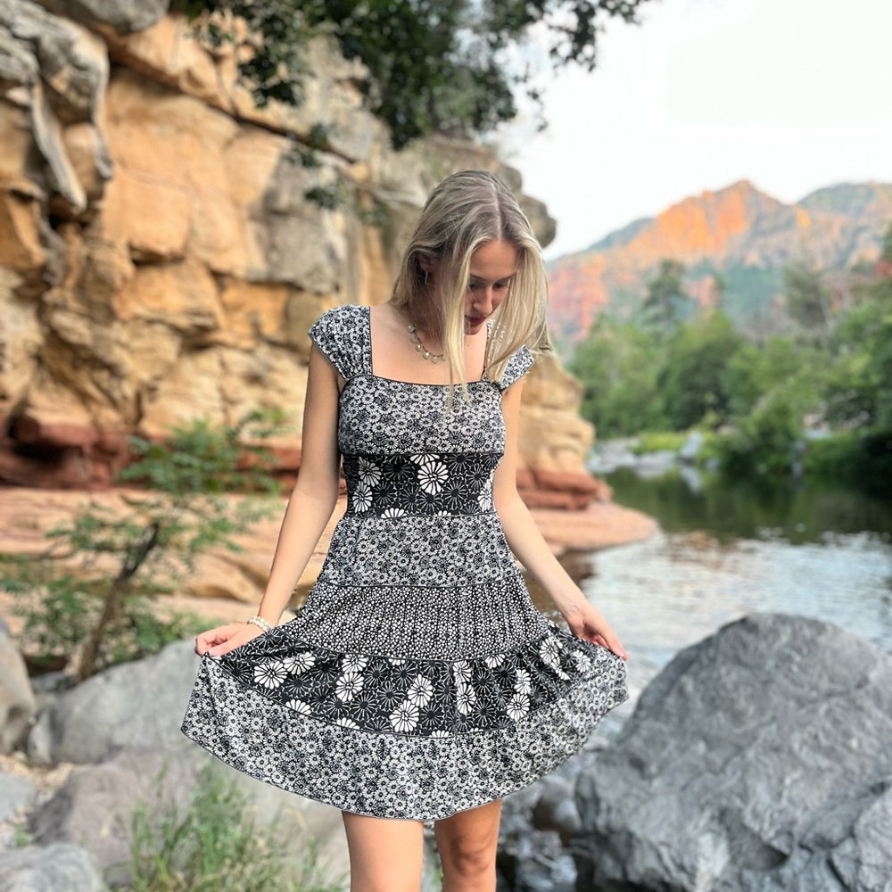 Max Studio Black and White Sleeveless Sundress